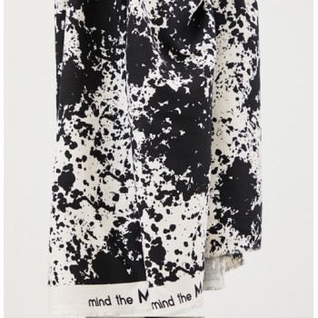 Leia Viskose-Crepe Shadow Splash creamy white
